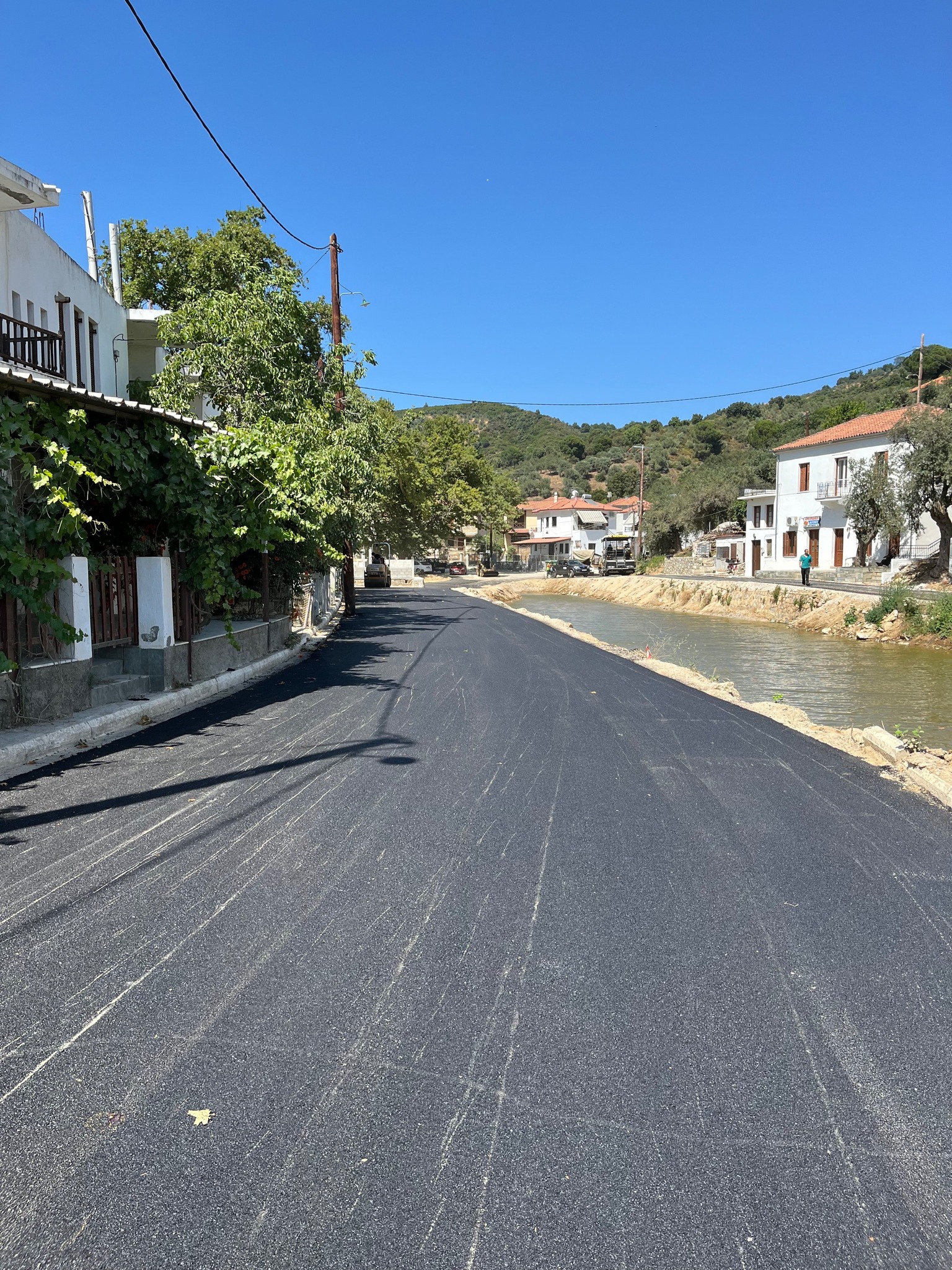 Αποκαθίστανται και ασφαλτοστρώνονται οι δρόμοι στον Πλατανιά Ν. Πηλίου