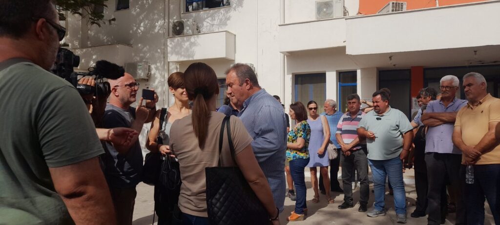Συγκέντρωση διαμαρτυρίας στο Κ.Υ. Κισσάμου – Ζητoύν οδηγό ασθενοφόρου (ηχητικό)