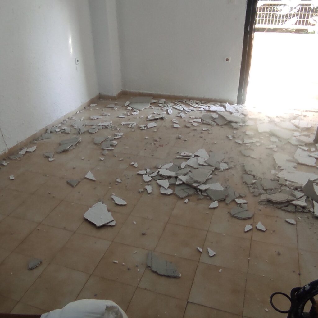 Κρήτη: Τραυματίστηκε νοσηλευτής μετά από πτώση σοβά σε ψυχιατρικό ξενώνα (pics) 5 Χανιά: Τραυματισμός νοσηλευτή από πτώση σοβά σε ψυχιατρικό ξενώνα (ηχητικό)