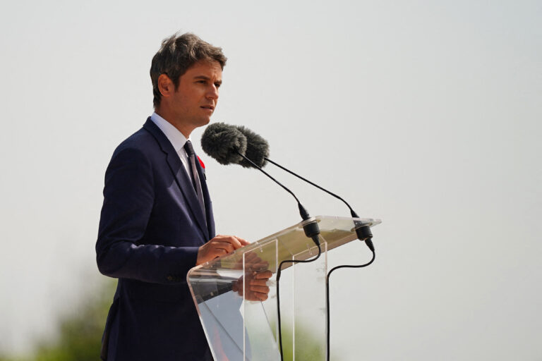 Γκαμπριέλ Ατάλ: Τι κοινό έχουν ένα προφυλακτικό, μια κονσόλα παιχνιδιών Switch και ένας φορτιστής USB;