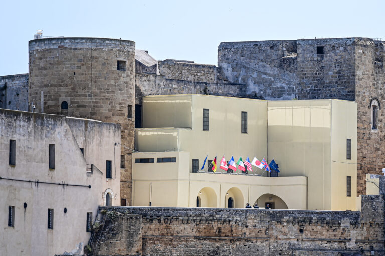 Η Βρετανία θα ανακοινώσει στην G7 βοήθεια 242 εκατ. λιρών στην Ουκρανία