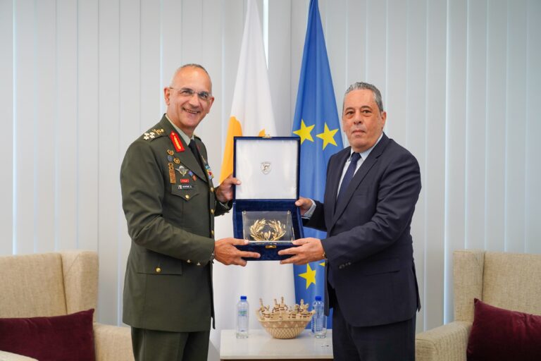 Επίσημη επίσκεψη του Αρχηγού ΓΕΕΘΑ στην Κύπρο – Στο επίκεντρο των συζητήσεων οι τρέχουσες διεθνείς και περιφερειακές εξελίξεις