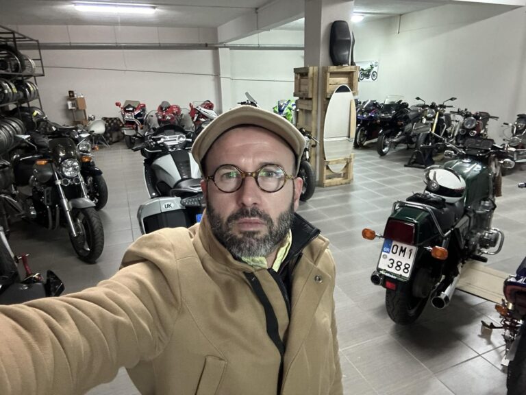 Θεσσαλονικιός έχει βάλει στόχο να εκατοστίσει τις… μηχανές του (φωτο)