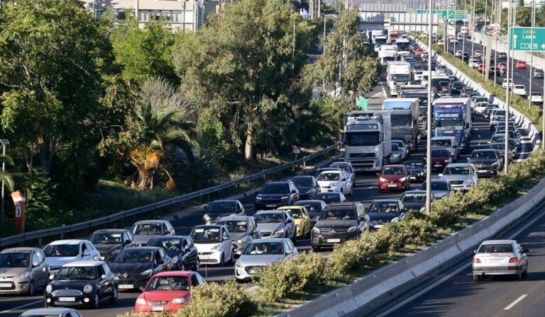 Ανασφάλιστα οχήματα: Στη Βουλή το νέο πλαίσιο κυρώσεων – Αλλαγές στα πρόστιμα για τα τέλη κυκλοφορίας