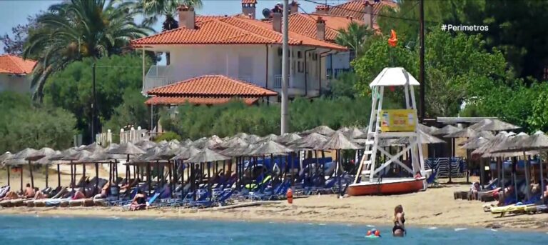 Ναυαγοσώστες στις παραλίες
