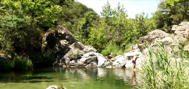 Ανάσες δροσιάς οι μαγευτικοί καταρράκτες έξω από το χωριό Ορέσκεια 