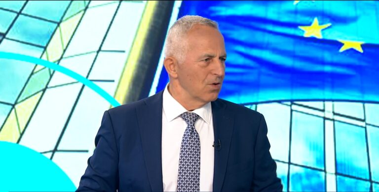 E. Aποστολάκης στο EΡΤΝews: Η ΝΔ έπεσε μετά από σοβαρή προσπάθεια της αντιπολίτευσης – Να διαβαστούν τα μηνύματα που έχουν προκύψει 