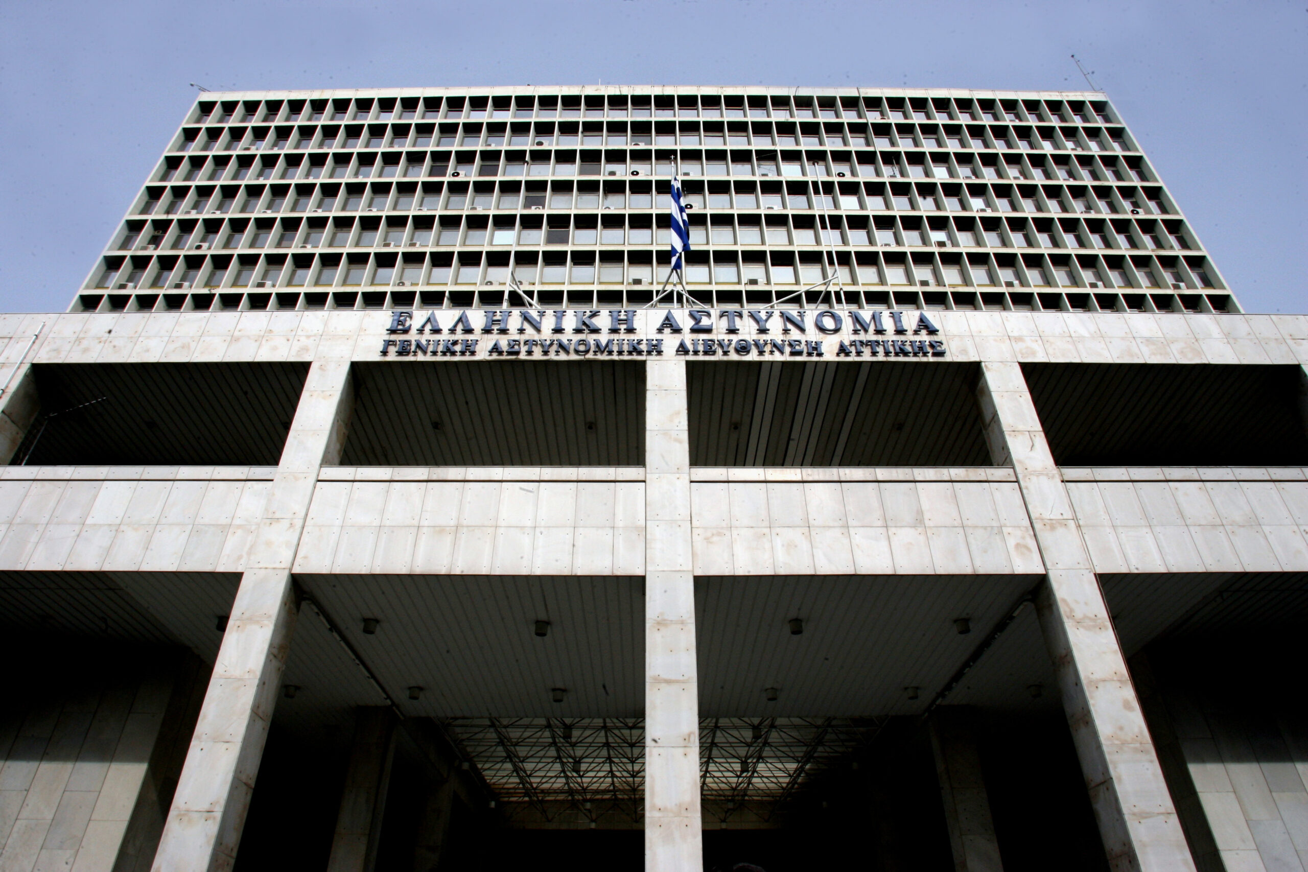 Πειθαρχικό έλεγχο ζητά ο πρόεδρος του ΔΣΑ, Δ. Βερβεσός, μετά τη σύλληψη γνωστού δικηγόρου για ενδοοικογενειακή βία