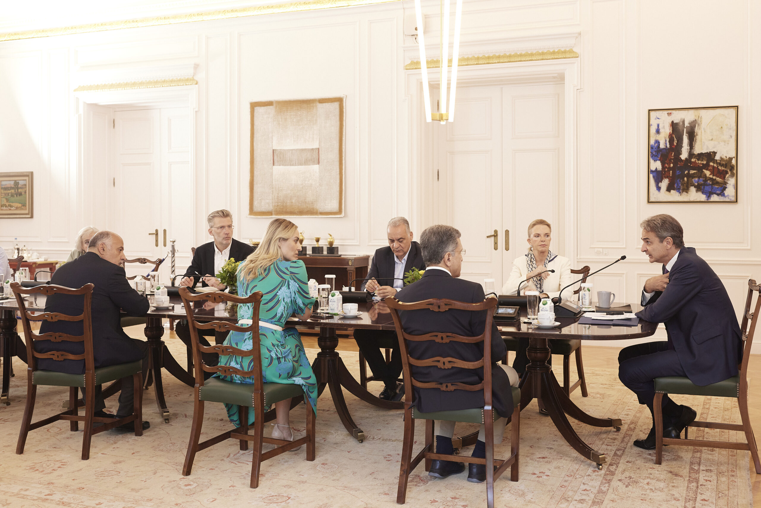Αναπροσαρμόζει την πολιτική της η κυβέρνηση – Φουντώνουν τα σενάρια για ανασχηματισμό