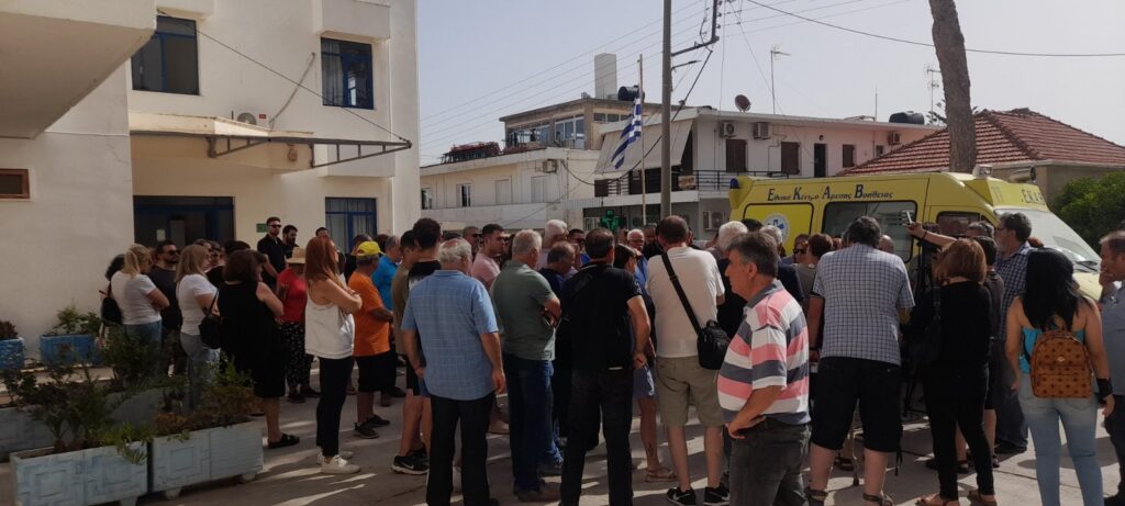 Συγκέντρωση διαμαρτυρίας στο Κ.Υ. Κισσάμου – Ζητoύν οδηγό ασθενοφόρου (ηχητικό)