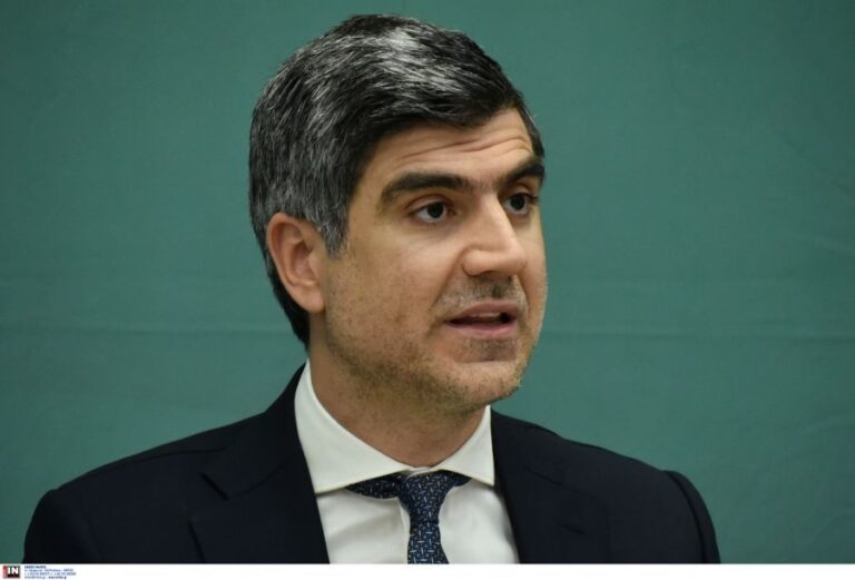 Θ. Γλαβίνας στο Πρώτο Πρόγραμμα: Όποιος βάλλει εναντίον του προέδρου του ΠΑΣΟΚ βάλλει και εναντίον της παράταξης