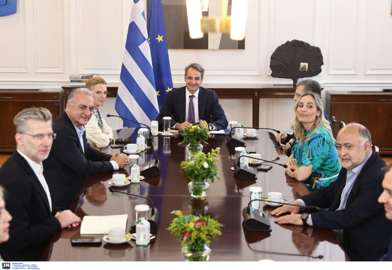 Στο Μαξίμου οι νεοεκλεγμένοι ευρωβουλευτές – Τα σενάρια περί ανασχηματισμού και οι ζυμώσεις
