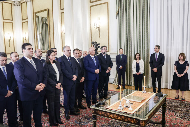 Συνεδριάζει υπό νέα σύνθεση το υπουργικό συμβούλιο – Αλλαγές με το βλέμμα σε καθημερινότητα, ακρίβεια και μεταρρυθμίσεις