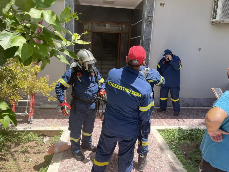 Κρήτη: Φωτιά σε πολυκατοικία στο κέντρο του Αγ. Νικολάου (φωτό-βίντεο)