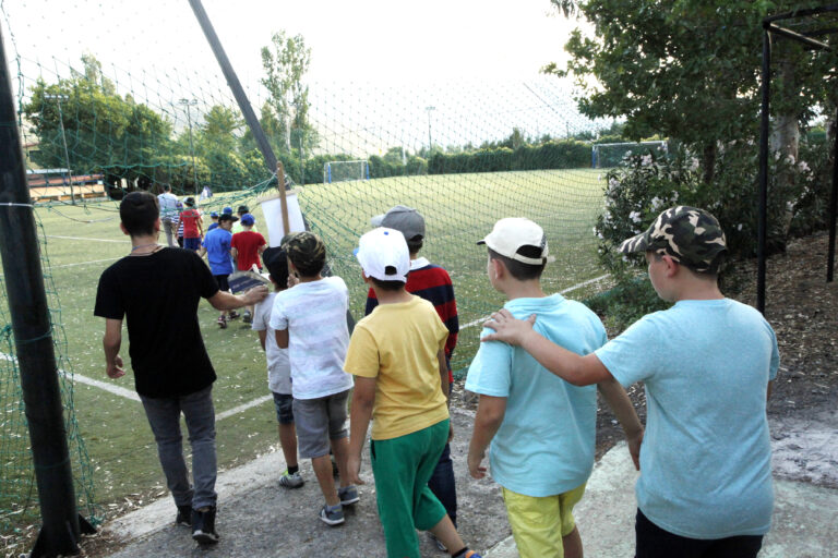 Εισαγγελική παρέμβαση μετά από καταγγελίες πως δεκάδες παιδιά δηλητηριάστηκαν σε κατασκήνωση