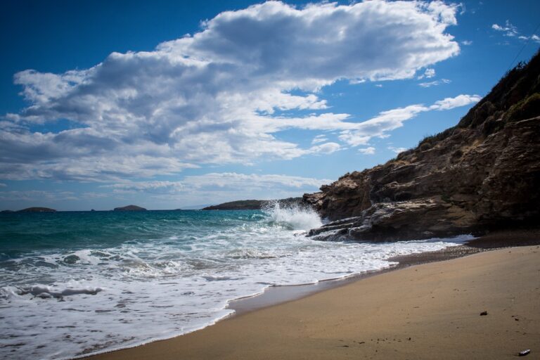 Tα 16 πιο «χαλαρωτικά» νησιά της Ελλάδας σύμφωνα με τους βρετανικούς Times