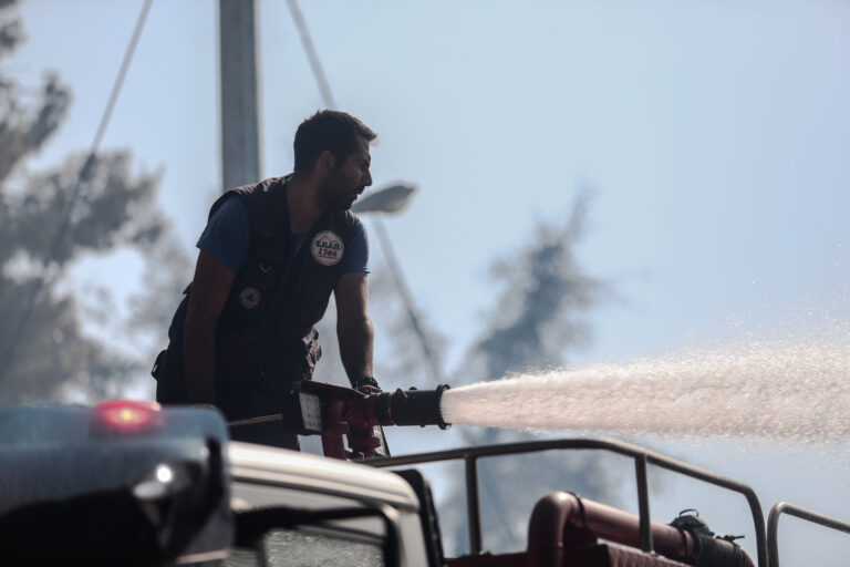 Υπό μερικό έλεγχο η πυρκαγιά στον Λαμπόκαμπο Μονεμβασιάς