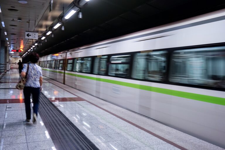 Απεγκλωβίστηκε από την Πυροσβεστική άνδρας από τις γραμμές του μετρό στο σταθμό του Αγ. Δημητρίου