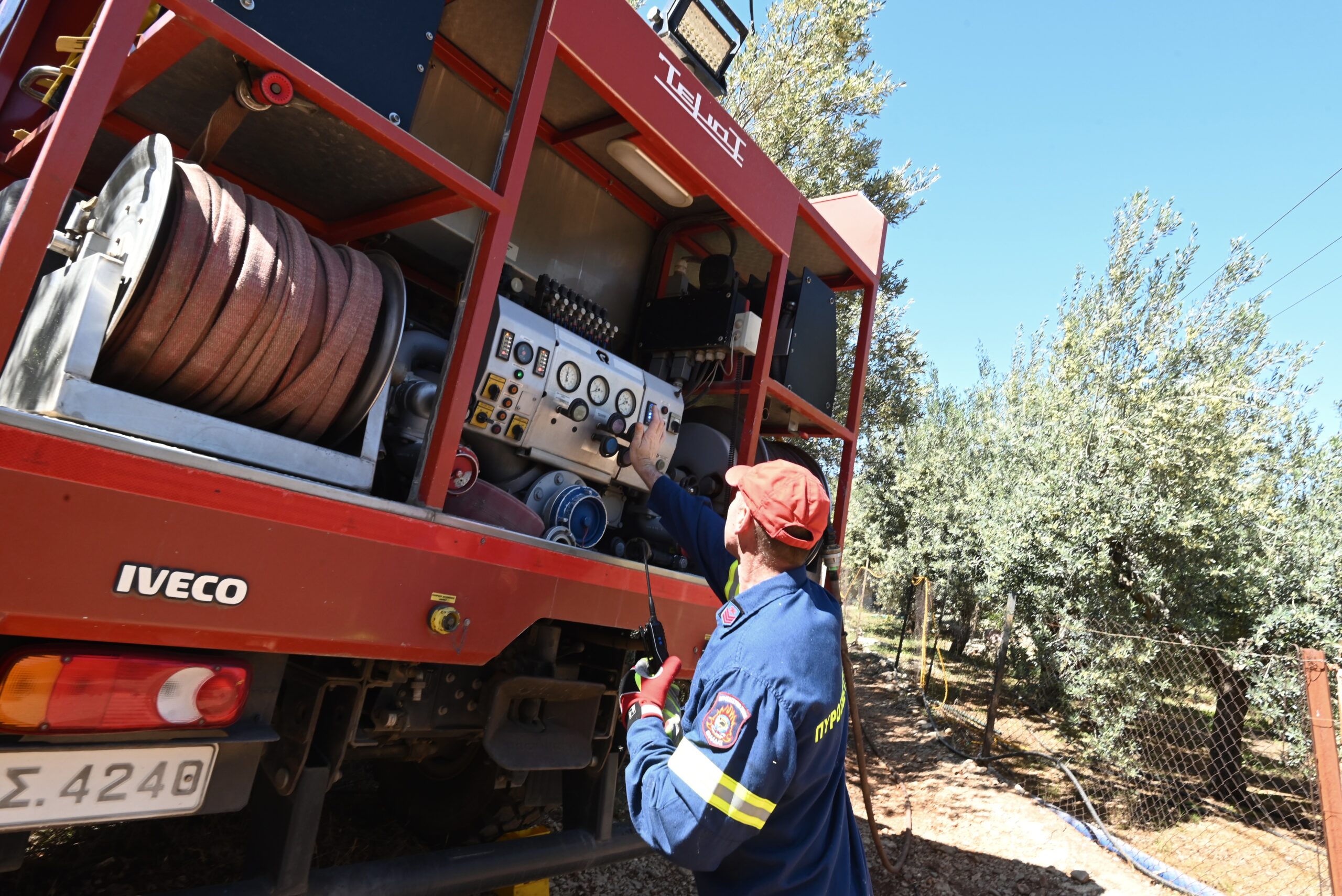 Πυρκαγιά σε λυόμενη κατοικία στην περιοχή των Καλογερικών μεταξύ Κιβερίου και Ξεροπηγάδου στα σύνορα των νομών Αργολίδας-Αρκαδίας. (Βασίλης Παπαδόπουλος/Eurokinissi)