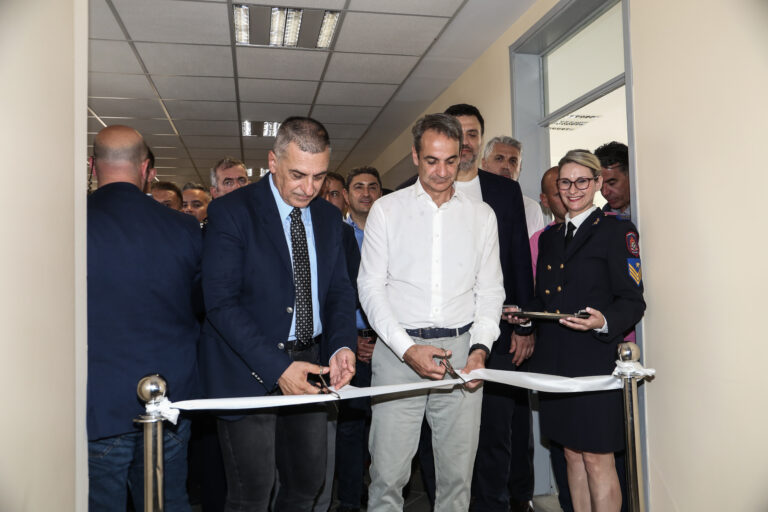 Ο πρωθυπουργός εγκαινίασε το νέο επιχειρησιακό κέντρο πολιτικής προστασίας Θεσσαλίας – Αυτοψία Μητσοτάκη στο ΟΑΚΑ