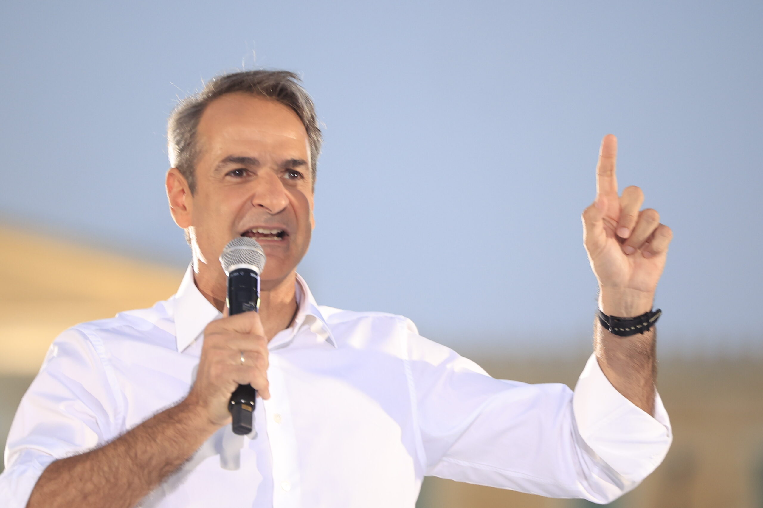 Live η ομιλία του Πρωθυπουργού στο Σύνταγμα: Διπλά σημαντικές οι ευρωεκλογές – Είναι κρίσιμη εθνική κάλπη