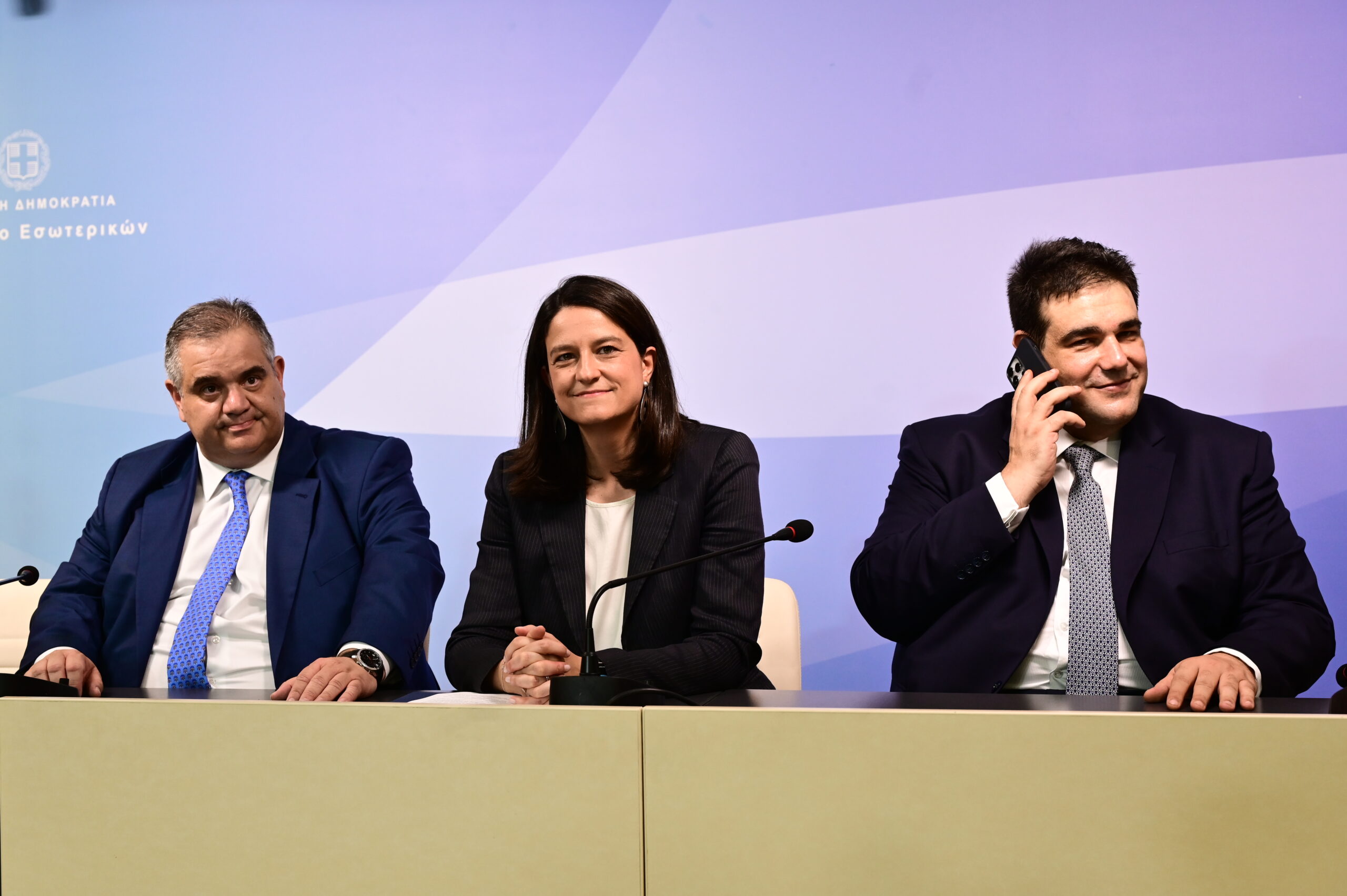 Live η τελετή παράδοσης-παραλαβής στο υπουργείο Εσωτερικών