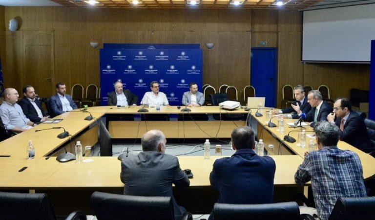 Υπογραφή συμβάσεων για αποκατάσταση ζημιών σε 33 σχολικές μονάδες σε Θεσσαλία και Στ. Ελλάδα