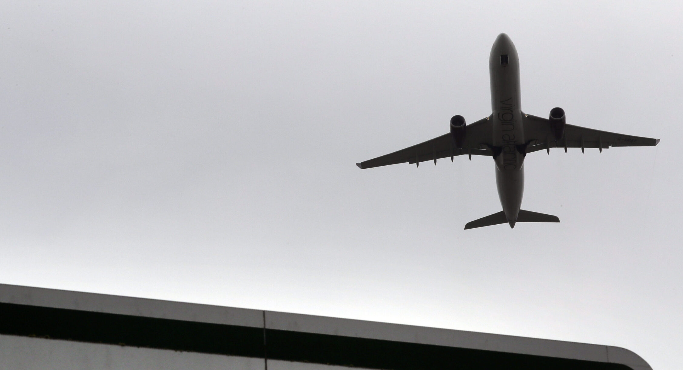 Sky News – Βρετανία: Ακυρώσεις και καθυστερήσεις αναμένονται στο αεροδρόμιο του Μάντσεστερ μετά από τη διακοπή ρεύματος