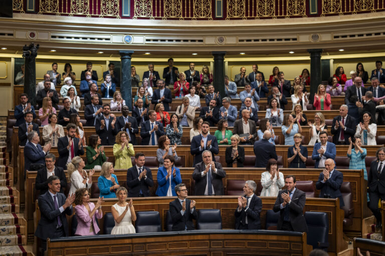 Καταλονία: Σε ισχύ ο νόμος για την αμνηστία αλλά το ένταλμα σύλληψης για τον Πουιτζντεμόντ παραμένει