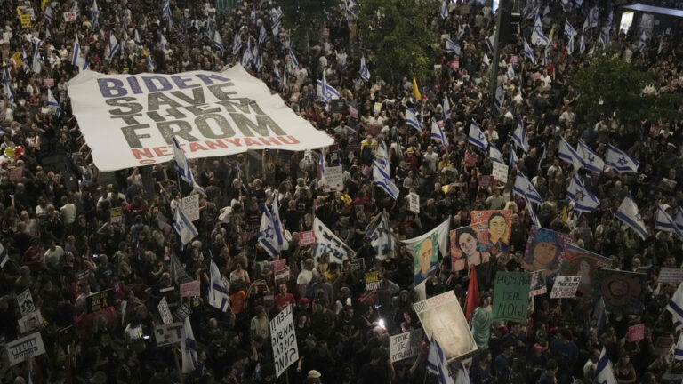 Ισραήλ: Χιλιάδες διαδηλωτές απαιτούν η κυβέρνηση να κλείσει συμφωνία για τους ομήρους στη Γάζα
