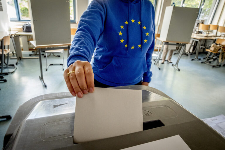 Γερμανία – Ευρωεκλογές: Ομαλά εξελίσσεται η ψηφοφορία – Λίγο χαμηλότερα από το 2019 έως τώρα η συμετοχή