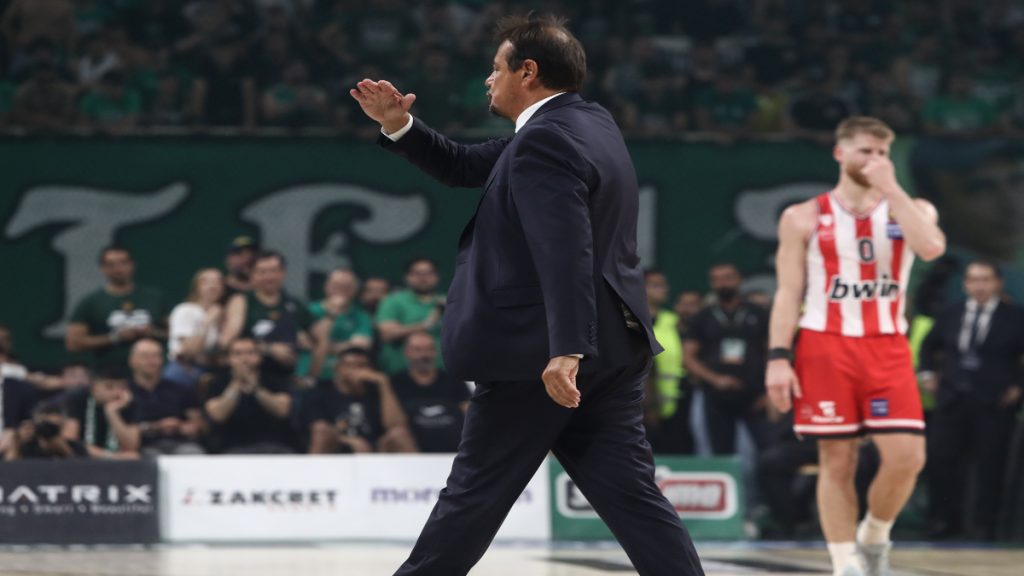Επεισοδιακό φινάλε στο ΣΕΦ, αποβλήθηκε ο Αταμάν