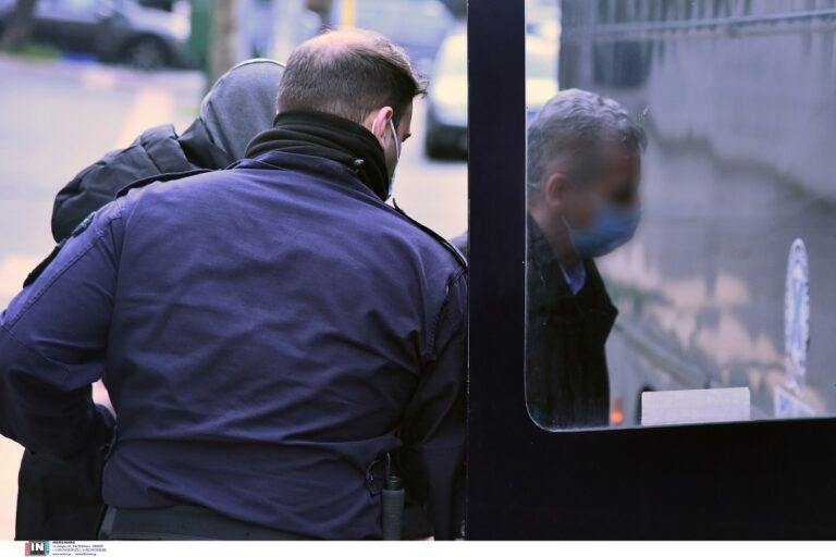 Δίκη Folli Follie: Δεκτό το αίτημα για κατ’ οίκον έκτιση του Δημήτρη και της Καίτης Κουτσολιούτσου – Στη φυλακή ο γιος τους