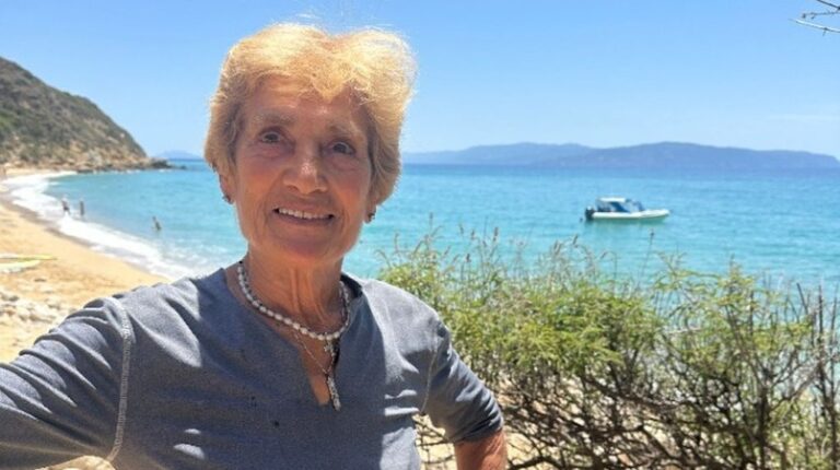 Αναστασία Γερολυμάτου: H 85χρονη «surfer της Κεφαλλονιάς»!