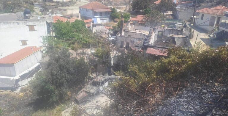 Φωτιά σε Αχαΐα και Ηλεία: Ζημιές σε καλλιέργειες και σπίτια – Κάηκε ολοσχερώς Ναός στην Απιδούλα
