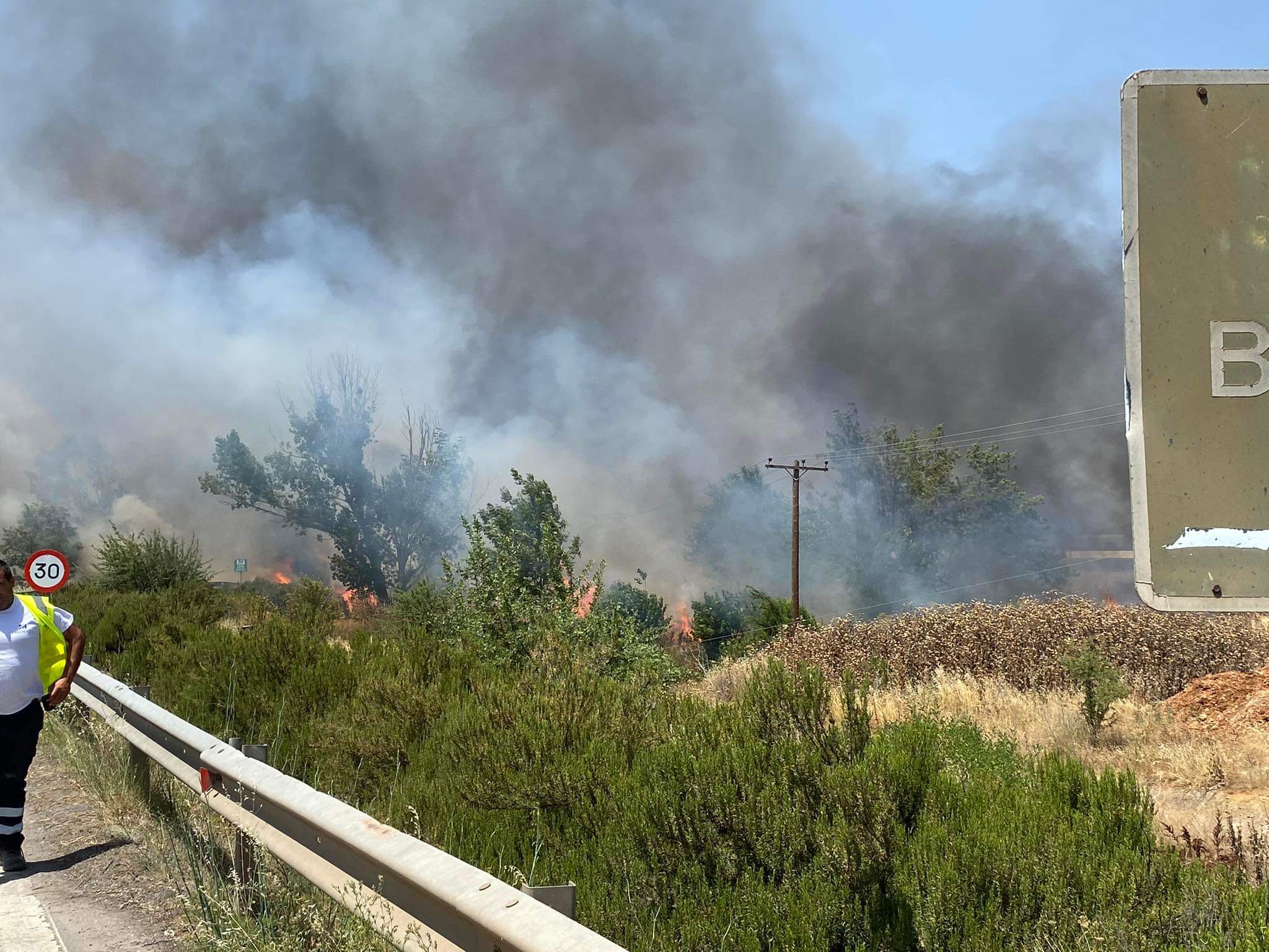 Τρίπολη: Φωτιά κοντά στη Βιομηχανική περιοχή – Κάηκαν αυτοκίνητα