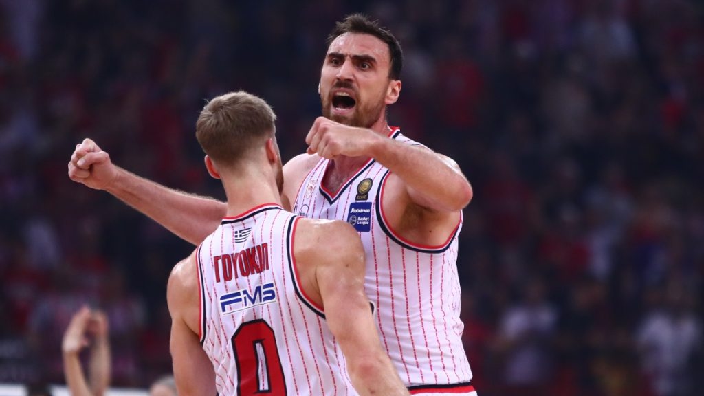 Αγκαλιά με τον τίτλο ο Ολυμπιακός, νίκησε 92-86 τον Παναθηναϊκό στο ΣΕΦ και έκανε το 2-0 στη σειρά των τελικών των play off