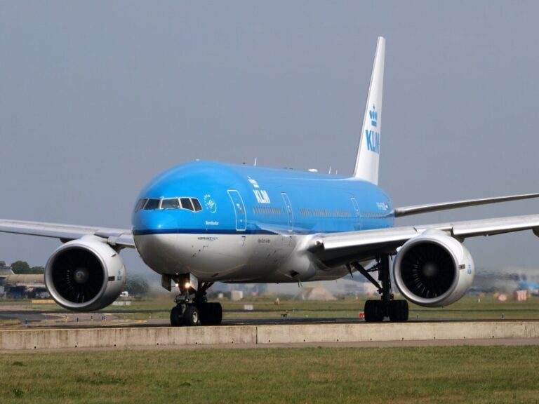 Ολλανδία: Boeing 777 της KLM επέστρεψε στο Αμστερνταμ έπειτα από τεχνικό πρόβλημα