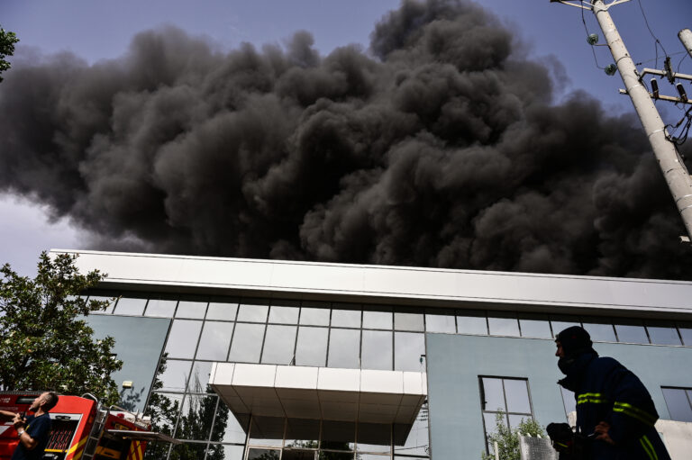 Μ. Παγώνη στο EΡΤΝews για τον τοξικό καπνό στην Κ. Κηφισιά: Ο κίνδυνος παραμένει – Ο κόσμος να φοράει μάσκα – Τι είπε για τον καύσωνα