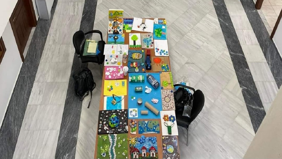 The art of upcycling: Εικαστική έκθεση μαθητών από ανακυκλώσιμα υλικά