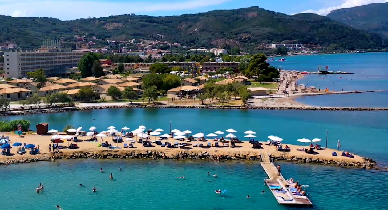 Γεμάτη η Κέρκυρα από τους τουρίστες του τριημέρου