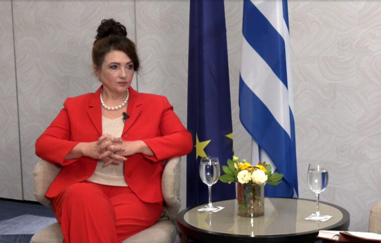 Η Ευρωπαία Επίτροπος για την Ισότητα στην ΕΡΤ: «Έχουμε δει κράτη μέλη να υποχωρούν στο θέμα της ισότητας των φύλων»