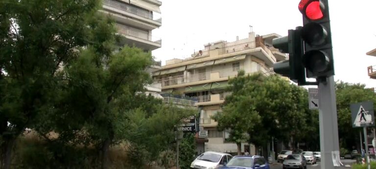 Θεσσαλονίκη: Διαμαρτυρίες για φωτεινό σηματοδότη- Για να διευθετήσει την κυκλοφορία, πρόσθεσε νέο μποτιλιάρισμα