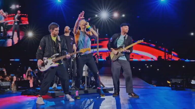 Οι “Coldplay” στο ΟΑΚΑ για πρώτη φορά στην Ελλάδα: Πυρετώδεις οι προτοιμασίες για το sold out διήμερο συναυλιών στην Αθήνα