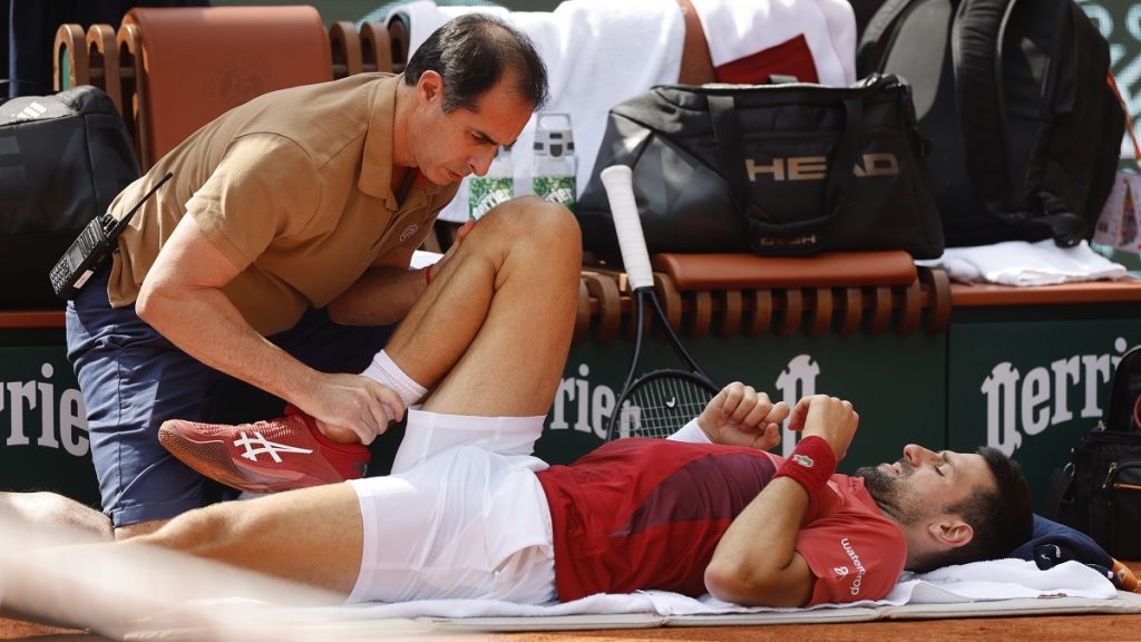 Αποσύρθηκε από το Roland Garros ο Τζόκοβιτς λόγω τραυματισμού