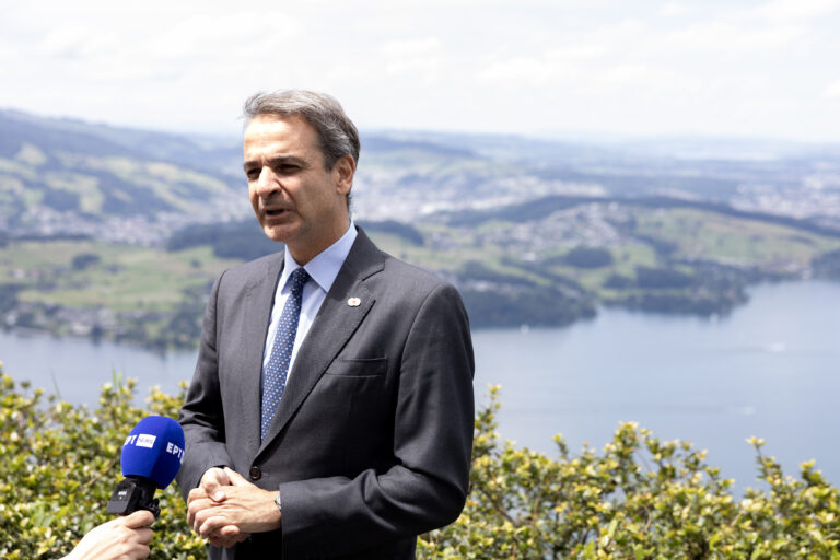 Κ. Μητσοτάκης στο ΕΡΤNews: Παγκόσμια επιβεβαίωση ανάγκης για δίκαιη και βιώσιμη ειρήνη – Τι είπε για το άτυπο δείπνο Ευρωπαίων τη Δευτέρα