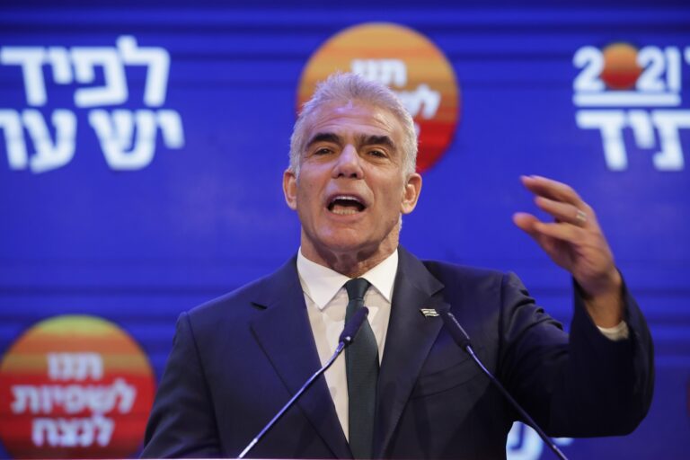Γ. Λαπίντ: Μύδροι κατά Νετανιάχου – Έτοιμος να συνεργαστεί για την ανατροπή του