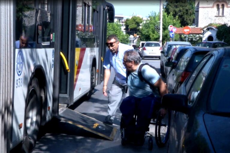 Θεσσαλονίκη: Κάθε μετακίνηση αποτελεί άθλο για τα άτομα με αμαξίδιο