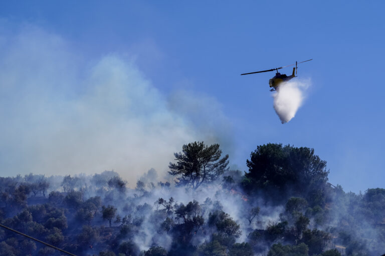 Φωτιά στην Άνδρο, στην περιοχή του Αγίου Πέτρου