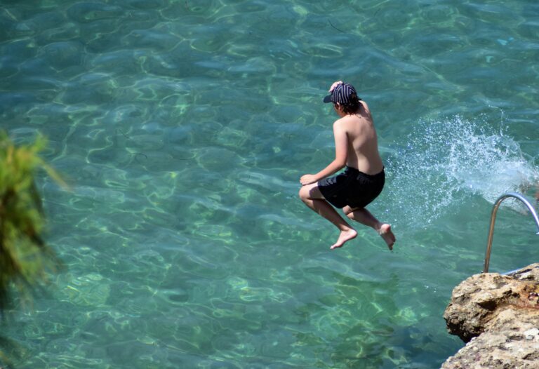 Πνιγμοί στη θάλασσα: Οι ειδικοί καλούν τους πολίτες να ακολουθούν τους κανόνες ασφαλείας